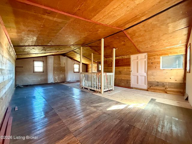 500 Wolf Run Rd, Fairdale, KY 40118