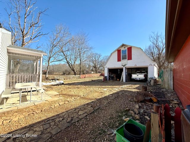 500 Wolf Run Rd, Fairdale, KY 40118