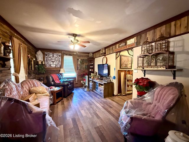 500 Wolf Run Rd, Fairdale, KY 40118