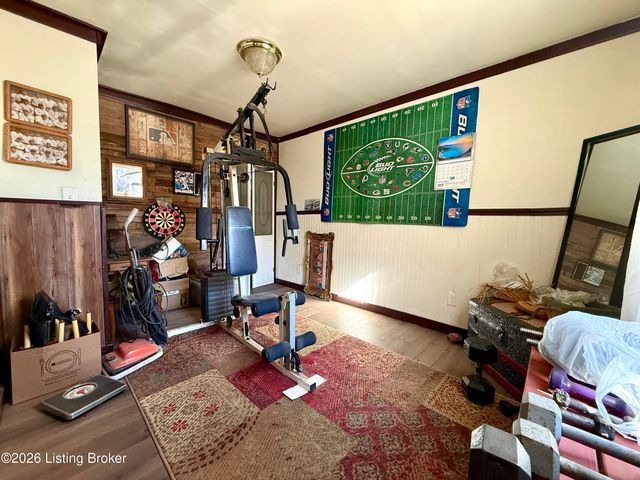 500 Wolf Run Rd, Fairdale, KY 40118