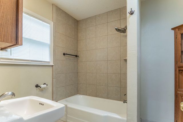 3128 Ray Drive, Haltom City, TX 76117