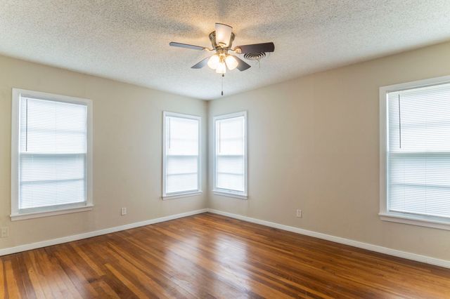 3128 Ray Drive, Haltom City, TX 76117