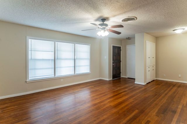 3128 Ray Drive, Haltom City, TX 76117