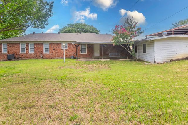 3128 Ray Drive, Haltom City, TX 76117