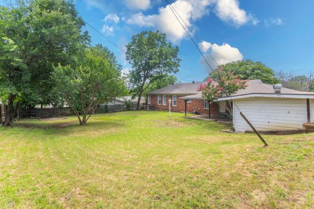 3128 Ray Drive, Haltom City, TX 76117