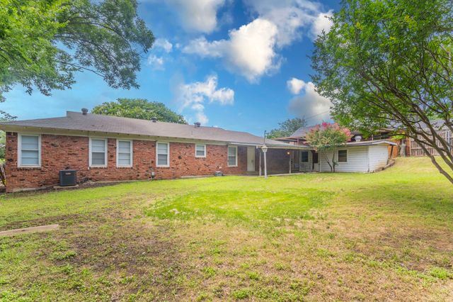 3128 Ray Drive, Haltom City, TX 76117