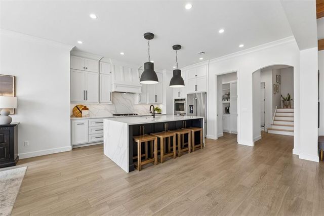 2800 Sandstone Ridge, Edmond, OK 73034