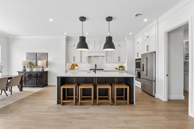 2800 Sandstone Ridge, Edmond, OK 73034