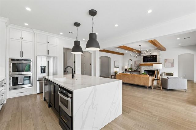 2800 Sandstone Ridge, Edmond, OK 73034