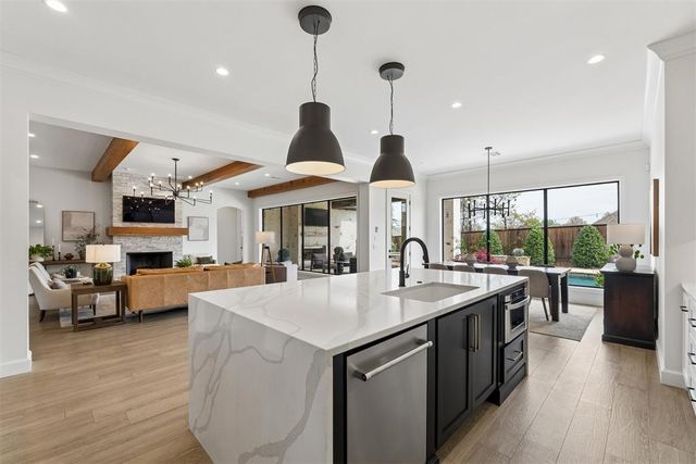 2800 Sandstone Ridge, Edmond, OK 73034