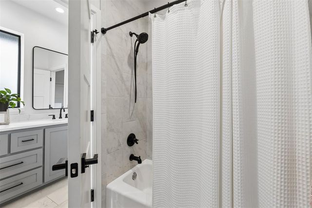 2800 Sandstone Ridge, Edmond, OK 73034