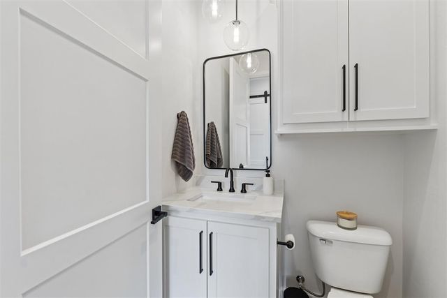 2800 Sandstone Ridge, Edmond, OK 73034