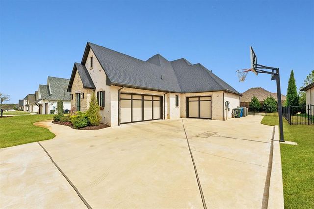 2800 Sandstone Ridge, Edmond, OK 73034