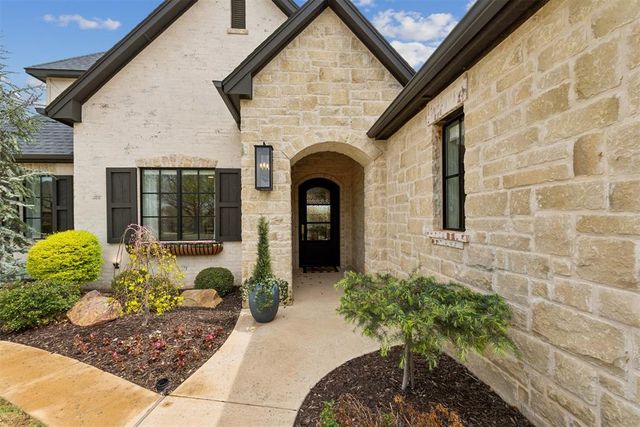 2800 Sandstone Ridge, Edmond, OK 73034