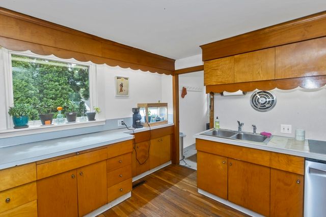 21 Winthrop Street, Northampton, MA 01060