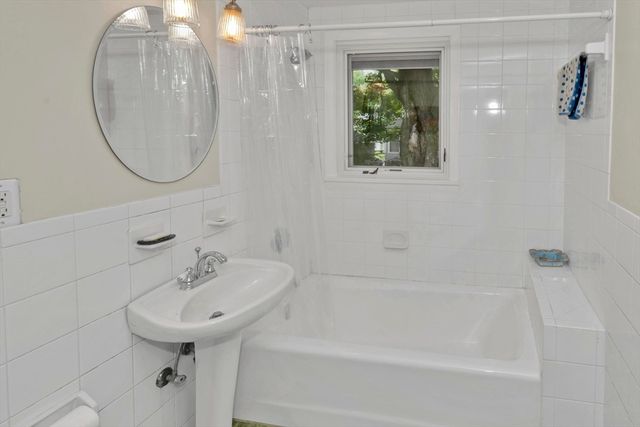 21 Winthrop Street, Northampton, MA 01060
