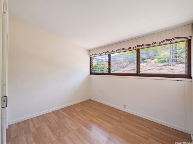 111 Polihale Place, Honolulu, HI 96825