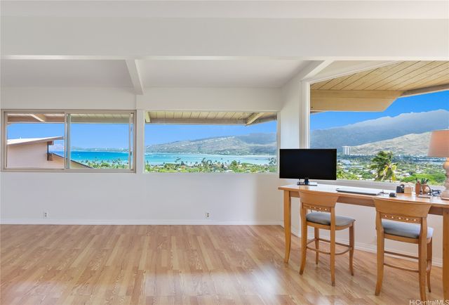 111 Polihale Place, Honolulu, HI 96825