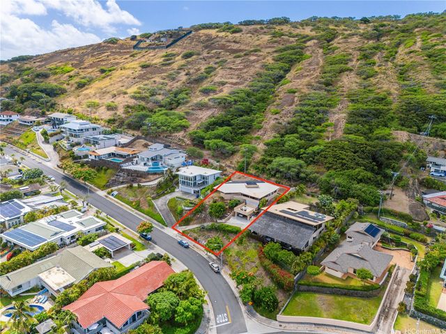 111 Polihale Place, Honolulu, HI 96825