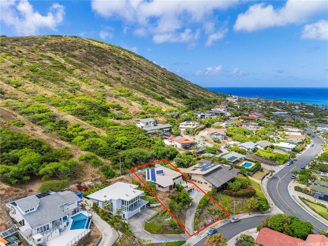 111 Polihale Place, Honolulu, HI 96825