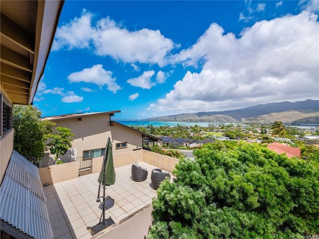 111 Polihale Place, Honolulu, HI 96825