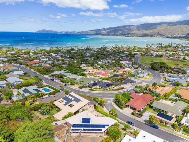 111 Polihale Place, Honolulu, HI 96825