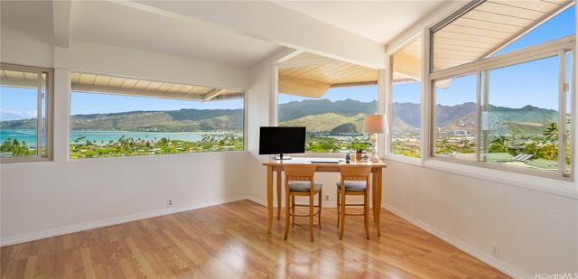 111 Polihale Place, Honolulu, HI 96825