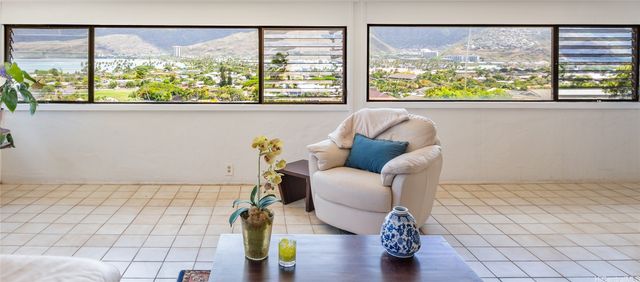 111 Polihale Place, Honolulu, HI 96825