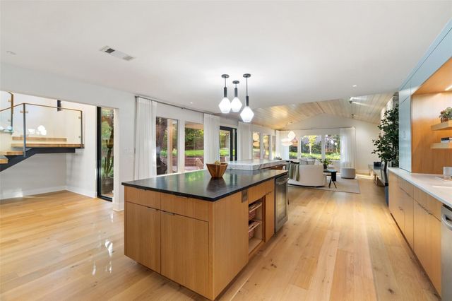 4906 Balcones DR, Austin, TX 78731