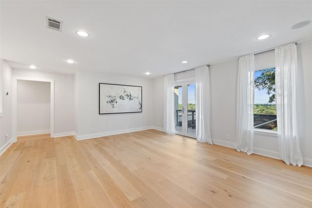 4906 Balcones DR, Austin, TX 78731
