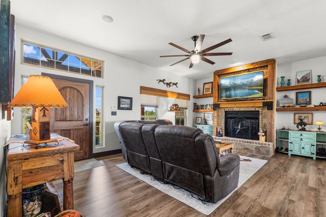 6049 Fm 1567, Lone Oak, TX 75453