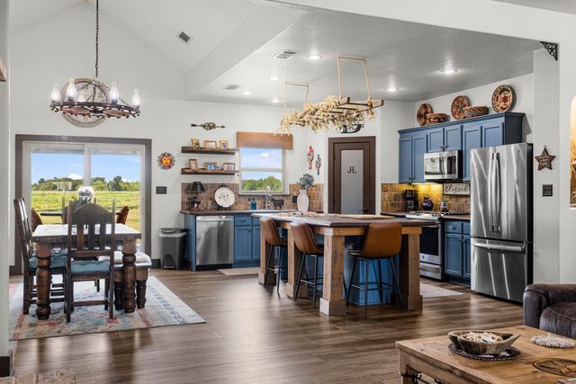 6049 Fm 1567, Lone Oak, TX 75453