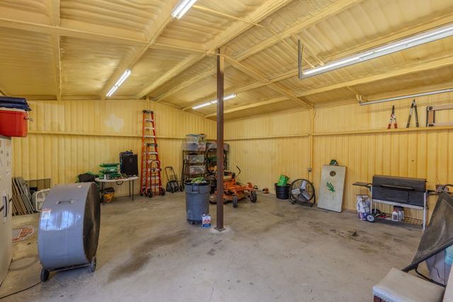 6049 Fm 1567, Lone Oak, TX 75453