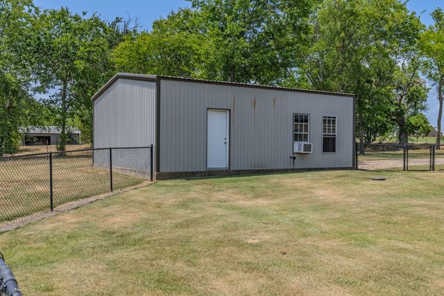 6049 Fm 1567, Lone Oak, TX 75453