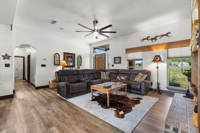 6049 Fm 1567, Lone Oak, TX 75453