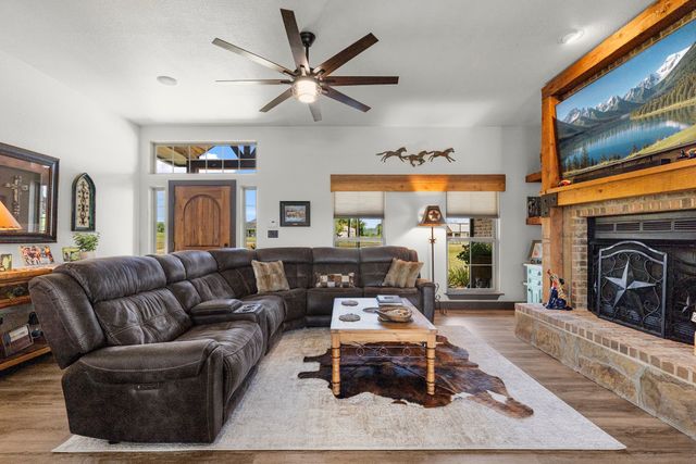 6049 Fm 1567, Lone Oak, TX 75453