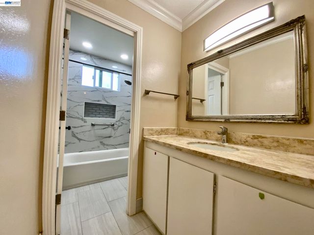 92 Hemlock Ln, Milpitas, CA 95035