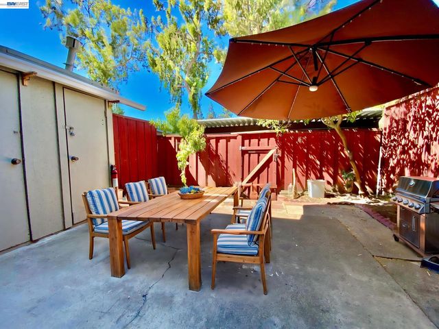 92 Hemlock Ln, Milpitas, CA 95035