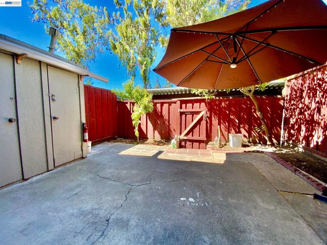 92 Hemlock Ln, Milpitas, CA 95035