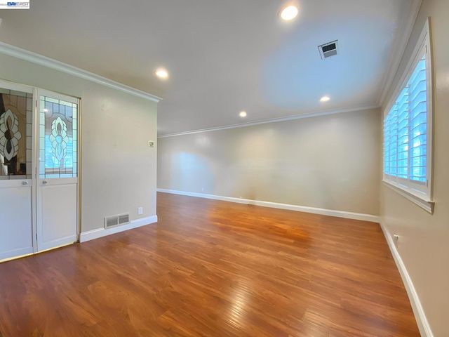 92 Hemlock Ln, Milpitas, CA 95035