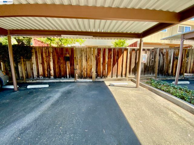 92 Hemlock Ln, Milpitas, CA 95035