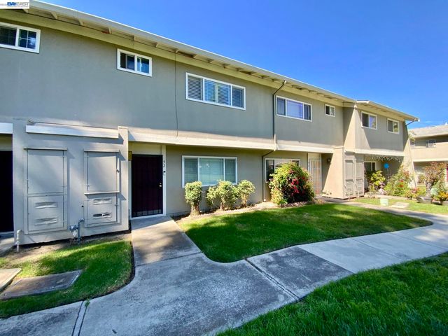 92 Hemlock Ln, Milpitas, CA 95035