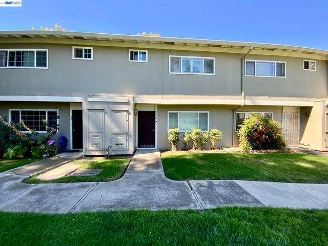 92 Hemlock Ln, Milpitas, CA 95035