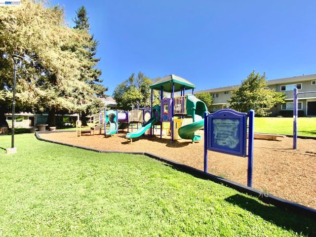 92 Hemlock Ln, Milpitas, CA 95035