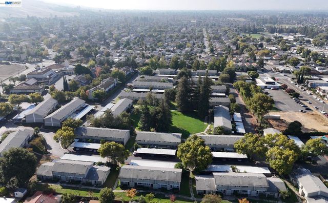 92 Hemlock Ln, Milpitas, CA 95035
