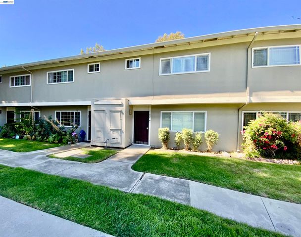 92 Hemlock Ln, Milpitas, CA 95035