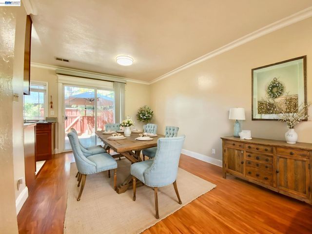 92 Hemlock Ln, Milpitas, CA 95035