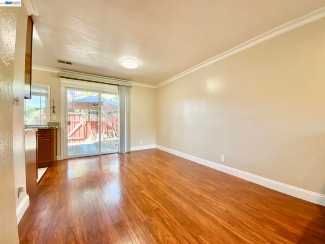 92 Hemlock Ln, Milpitas, CA 95035