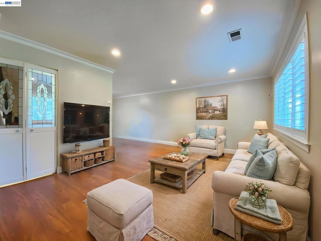 92 Hemlock Ln, Milpitas, CA 95035