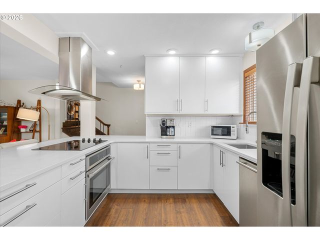 47 Oswego Summit 47, Lake Oswego, OR 97035